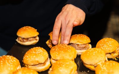 Descubre cómo un catering premium puede transformar tus presentaciones comerciales en Barcelona
